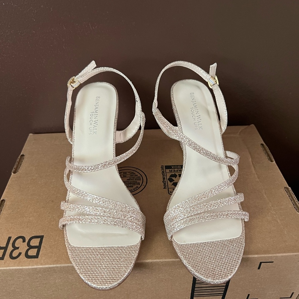 Benjamin Walk Touch ups Women Paige Sandals Sz 7 M